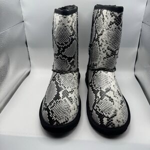 Cape Robbin Boots Faux Lizard SZ 7 Very Lightweight Like Slippers Black White